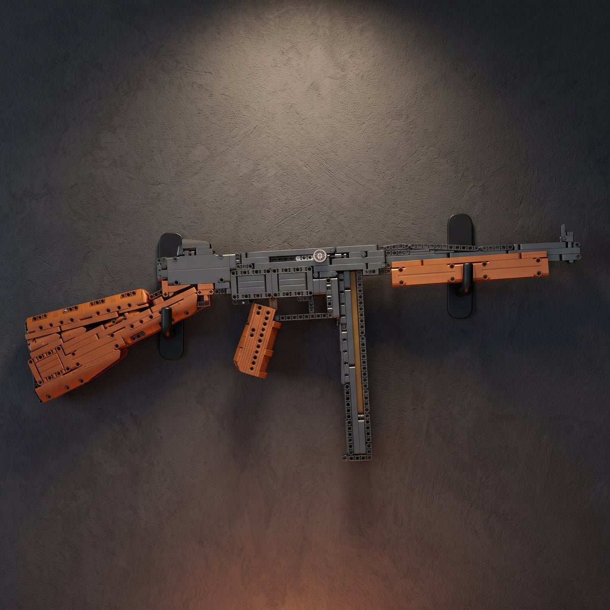 Thompson — model z klocków ClickBricks, 1208 elementów — na ścianie